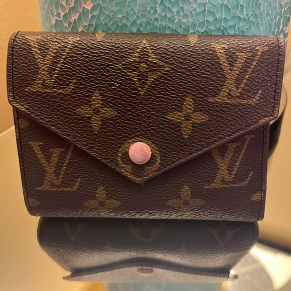 Louis Vuitton Victorine Rose Trifold Wallet - Picture 1 of 6